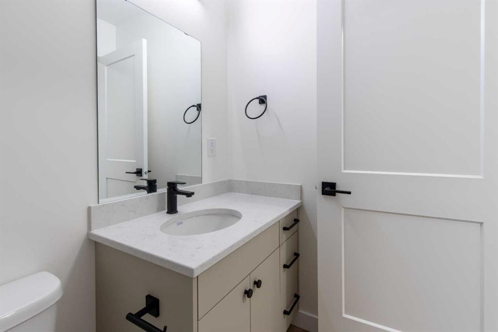 2815 16 Avenue, Coaldale, AB - Indoor Photo Showing Bathroom