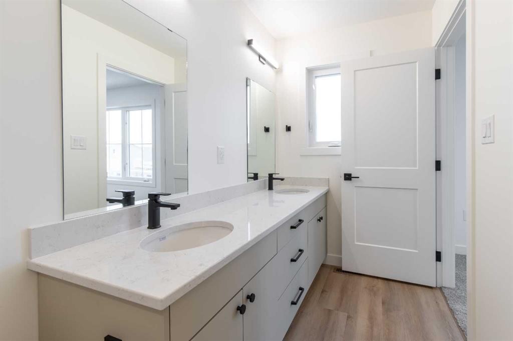 2815 16 Avenue, Coaldale, AB - Indoor Photo Showing Bathroom