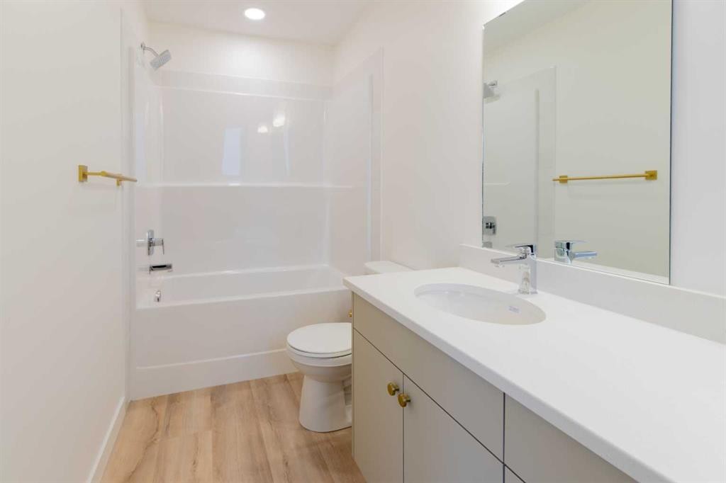 2813 16 Avenue, Coaldale, AB - Indoor Photo Showing Bathroom