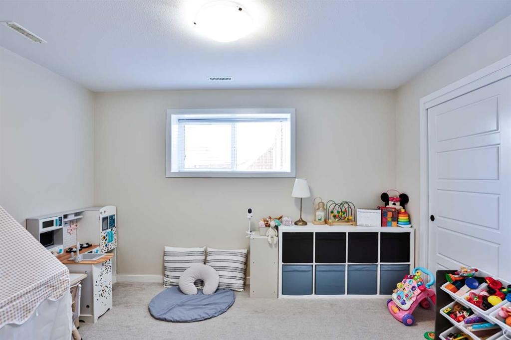 918 Greywolf Run North, Lethbridge, AB - Indoor