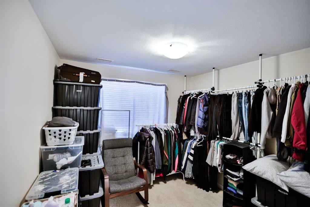 918 Greywolf Run North, Lethbridge, AB - Indoor Photo Showing Other Room