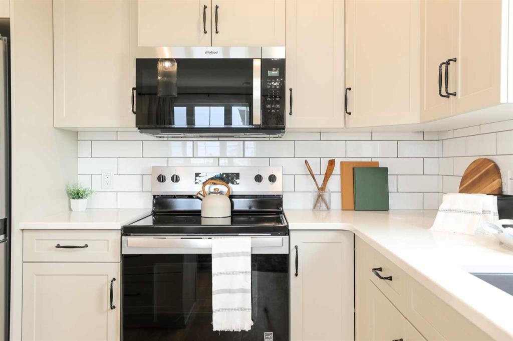 4761 72 Avenue, Taber, AB - Indoor Photo Showing Kitchen