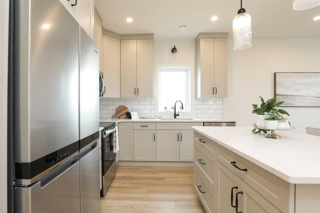 4761 72 Avenue, Taber, AB - Indoor Photo Showing Kitchen With Upgraded Kitchen