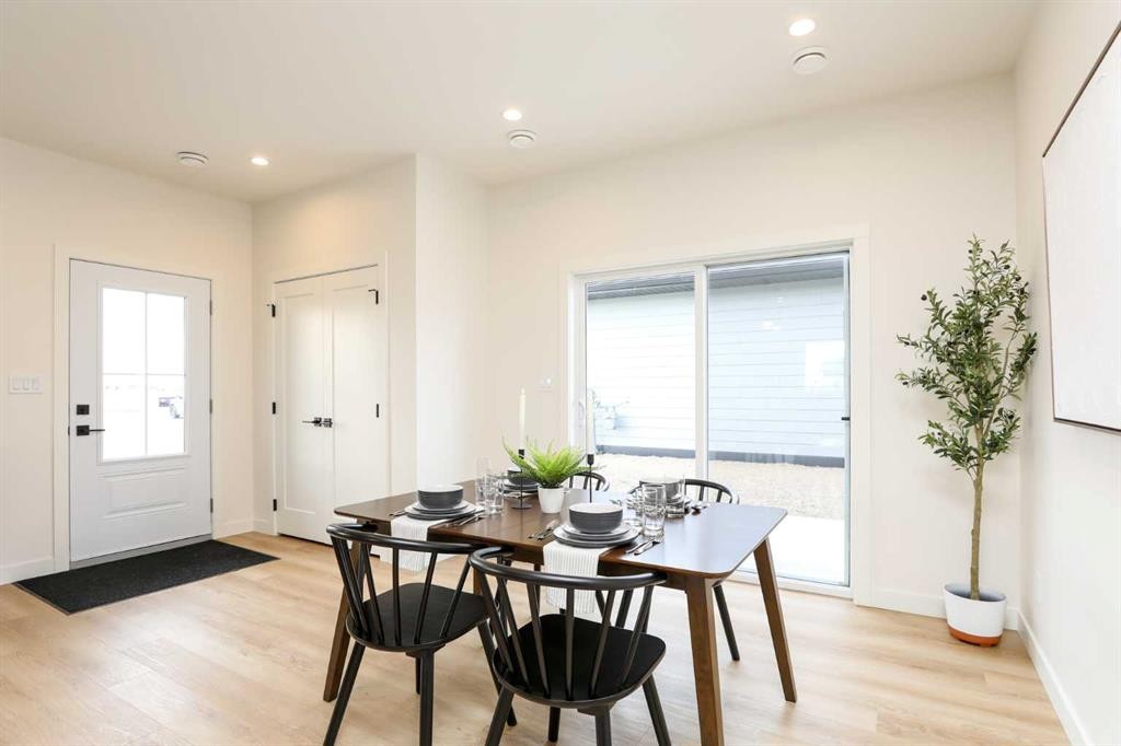 4761 72 Avenue, Taber, AB - Indoor Photo Showing Dining Room