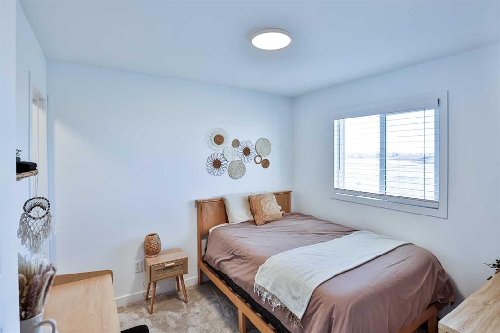 174 Caribou Bend North, Lethbridge, AB - Indoor Photo Showing Bedroom