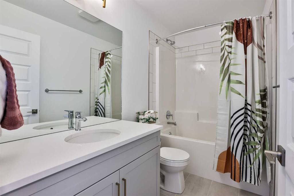 174 Caribou Bend North, Lethbridge, AB - Indoor Photo Showing Bathroom
