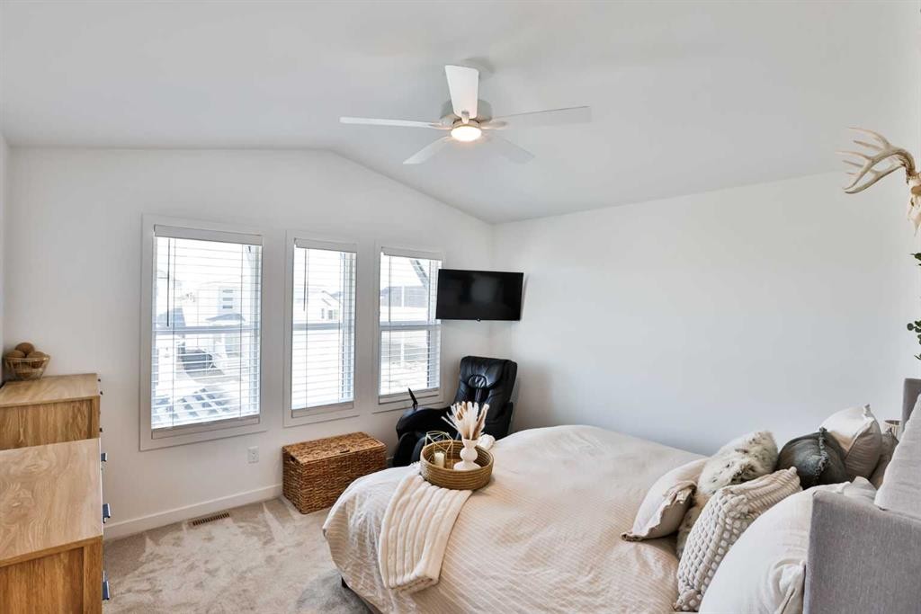 174 Caribou Bend North, Lethbridge, AB - Indoor Photo Showing Bedroom