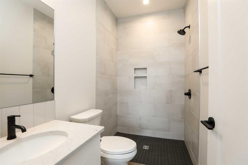 4757 72 Avenue, Taber, AB - Indoor Photo Showing Bathroom