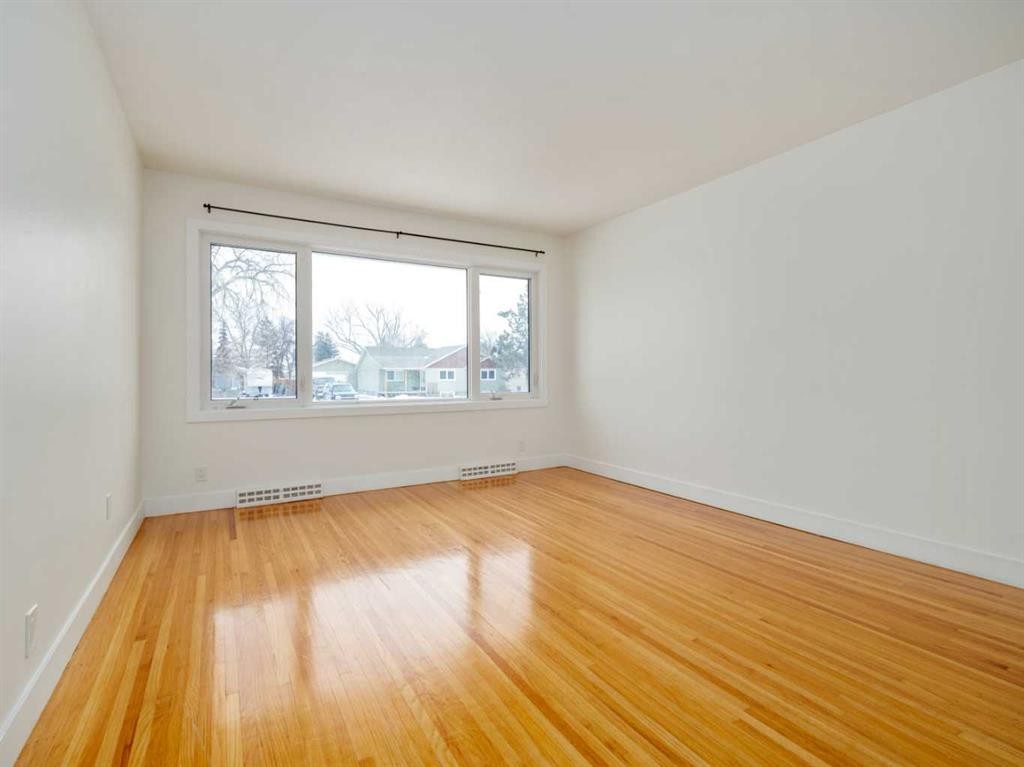 5720 56 Street, Taber, AB - Indoor Photo Showing Other Room