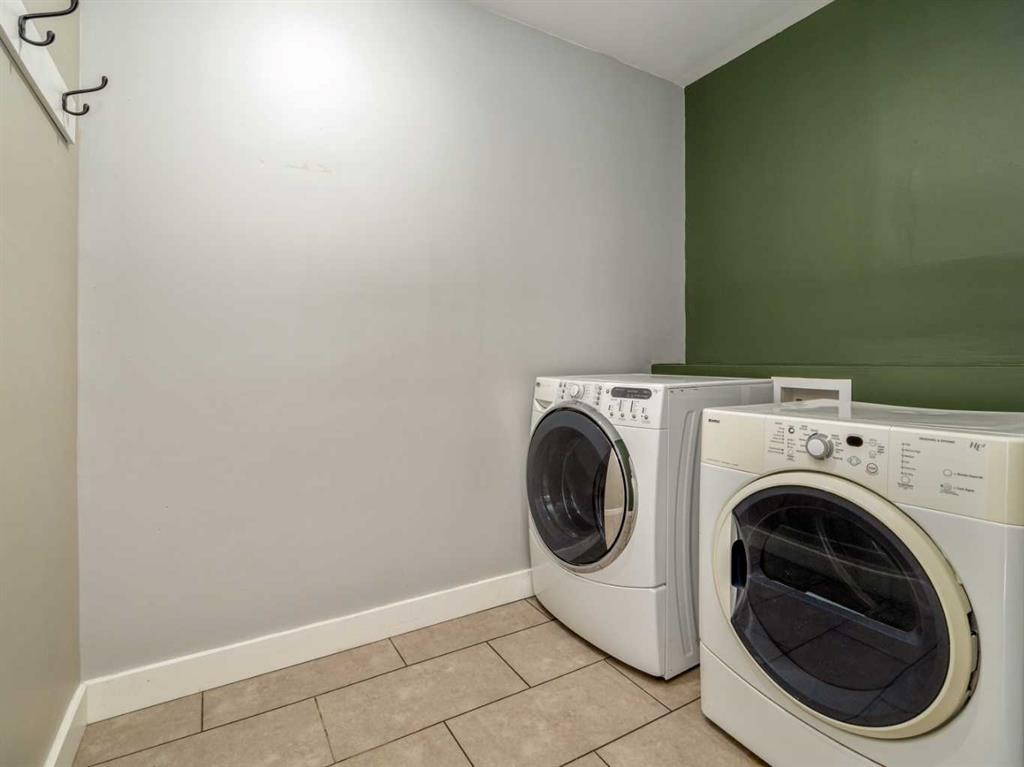 5720 56 Street, Taber, AB - Indoor Photo Showing Laundry Room