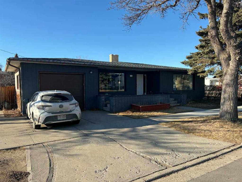 1216 23 Street North, Lethbridge, AB