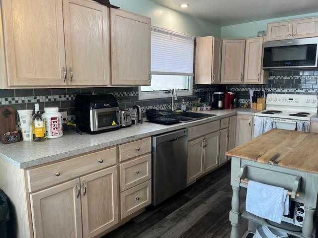 1216 23 Street North, Lethbridge, AB