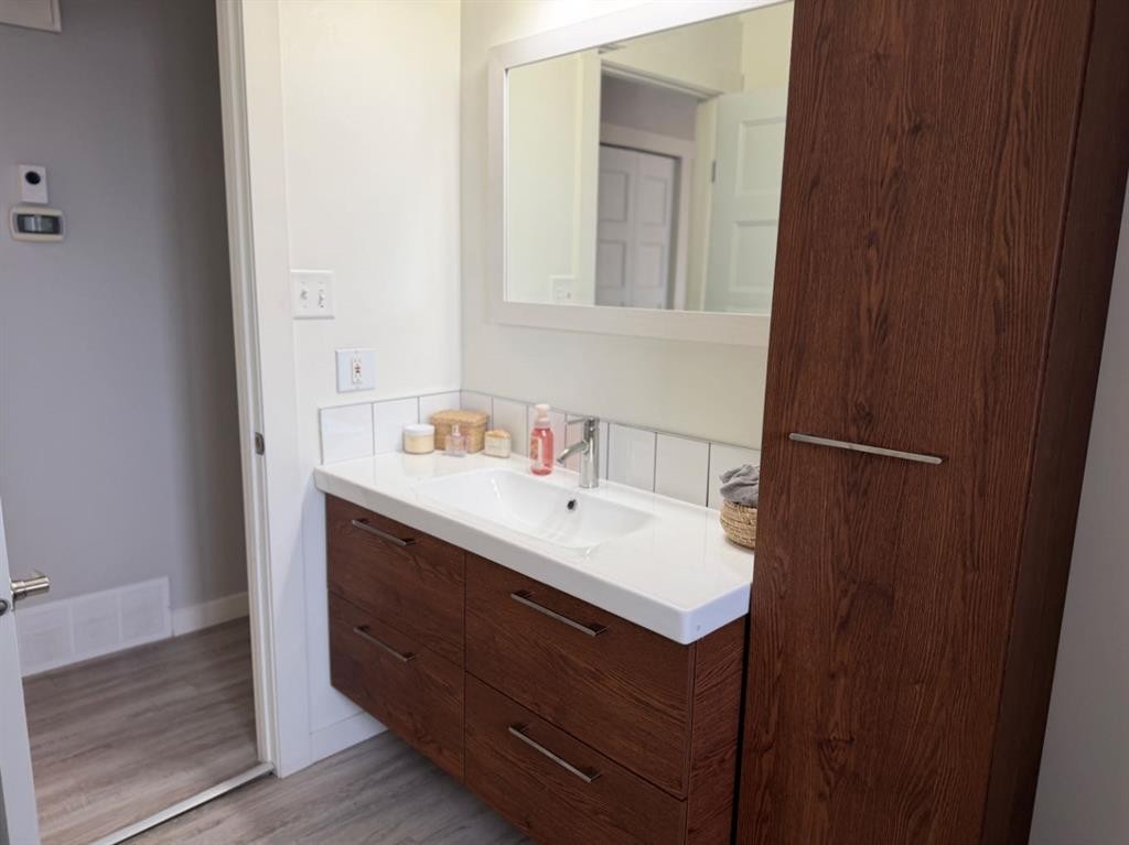 2106 7 Ave, Fort Macleod, AB - Indoor Photo Showing Bathroom