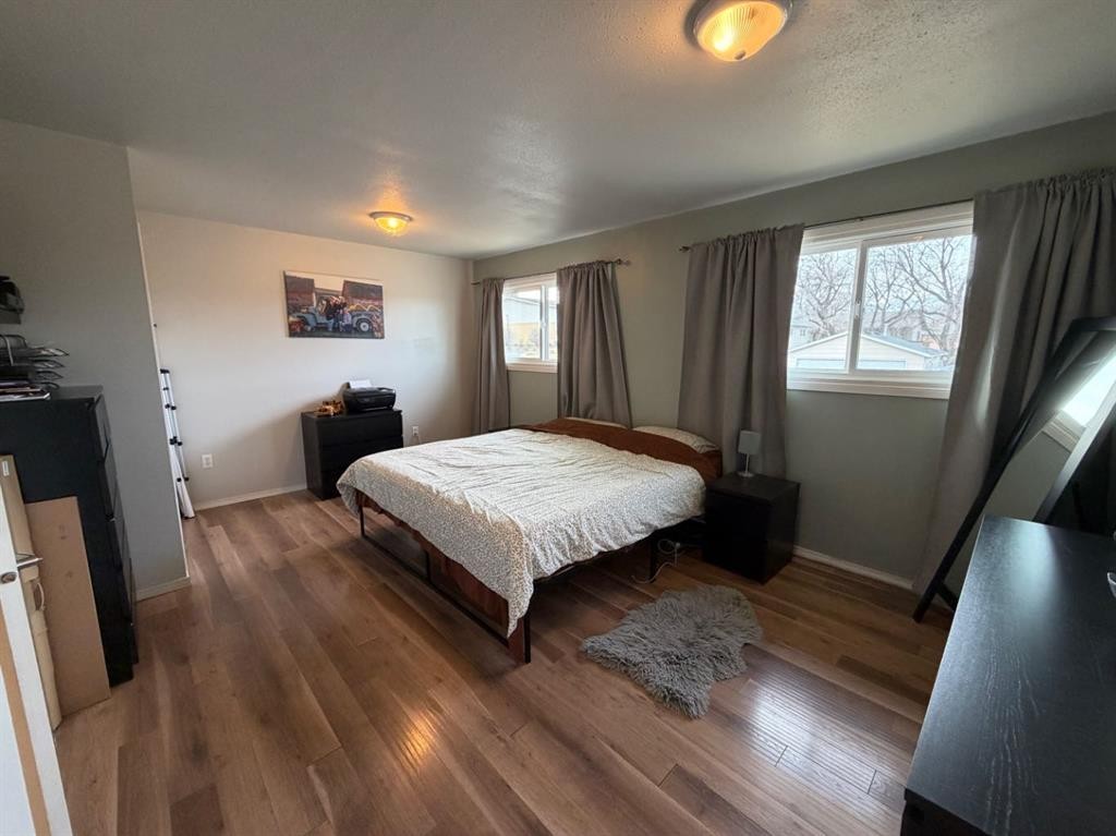 2106 7 Ave, Fort Macleod, AB - Indoor Photo Showing Bedroom