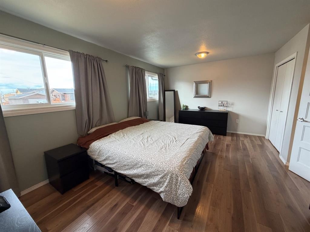 2106 7 Ave, Fort Macleod, AB - Indoor Photo Showing Bedroom