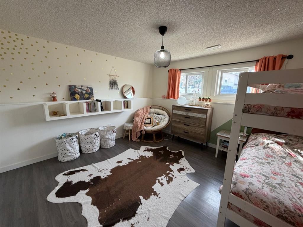 2106 7 Ave, Fort Macleod, AB - Indoor Photo Showing Bedroom