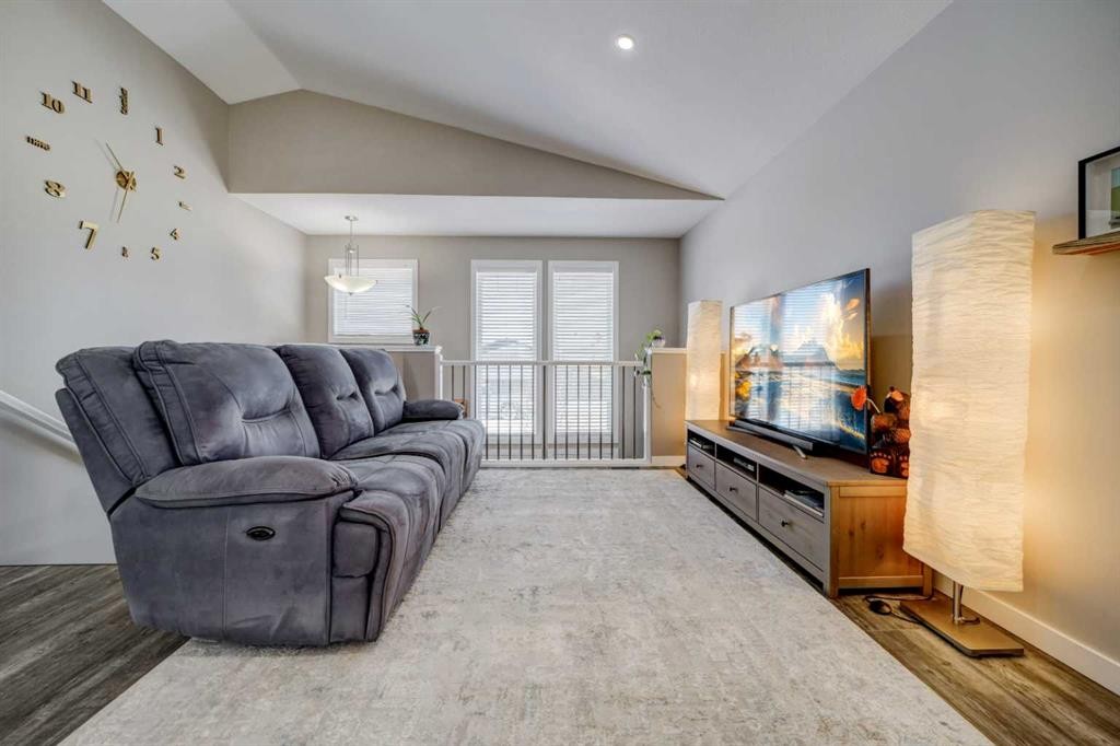 1961 Parkside Way, Coaldale, AB - Indoor Photo Showing Living Room