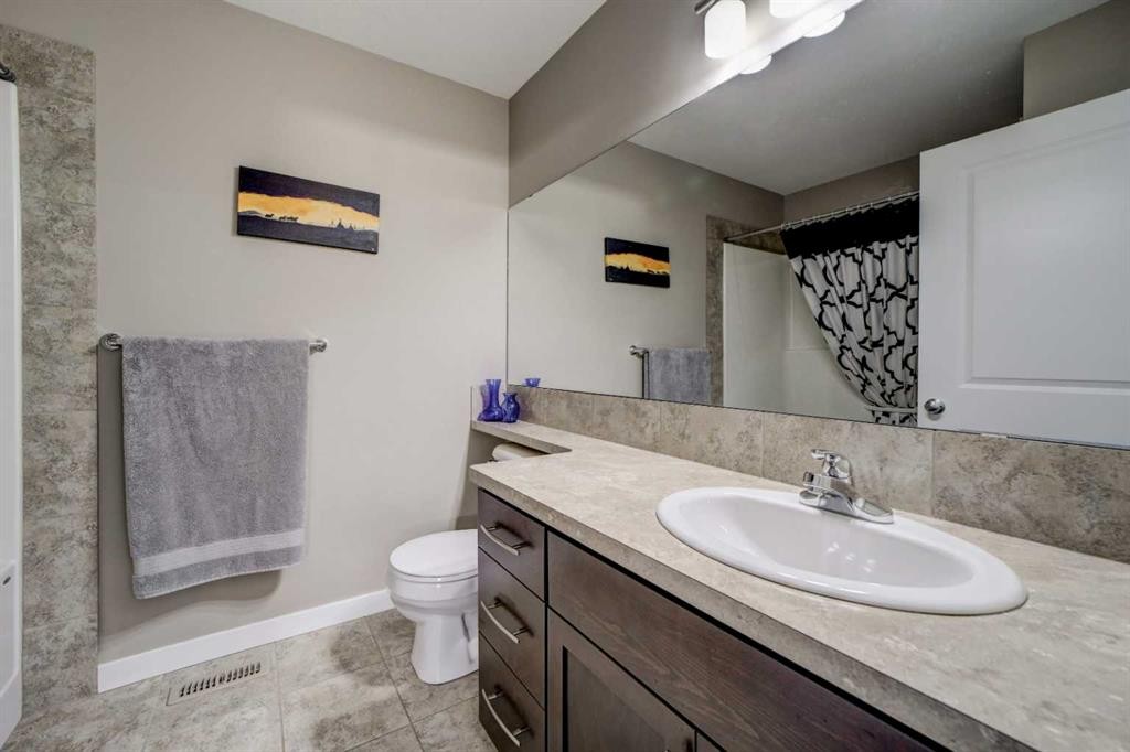 1961 Parkside Way, Coaldale, AB - Indoor Photo Showing Bathroom