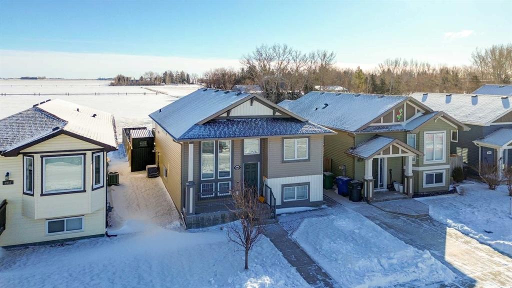 1961 Parkside Way, Coaldale, AB - Outdoor With Facade