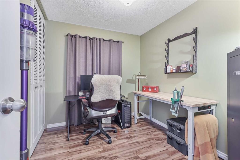 98 Eagle Road North, Lethbridge, AB - Indoor