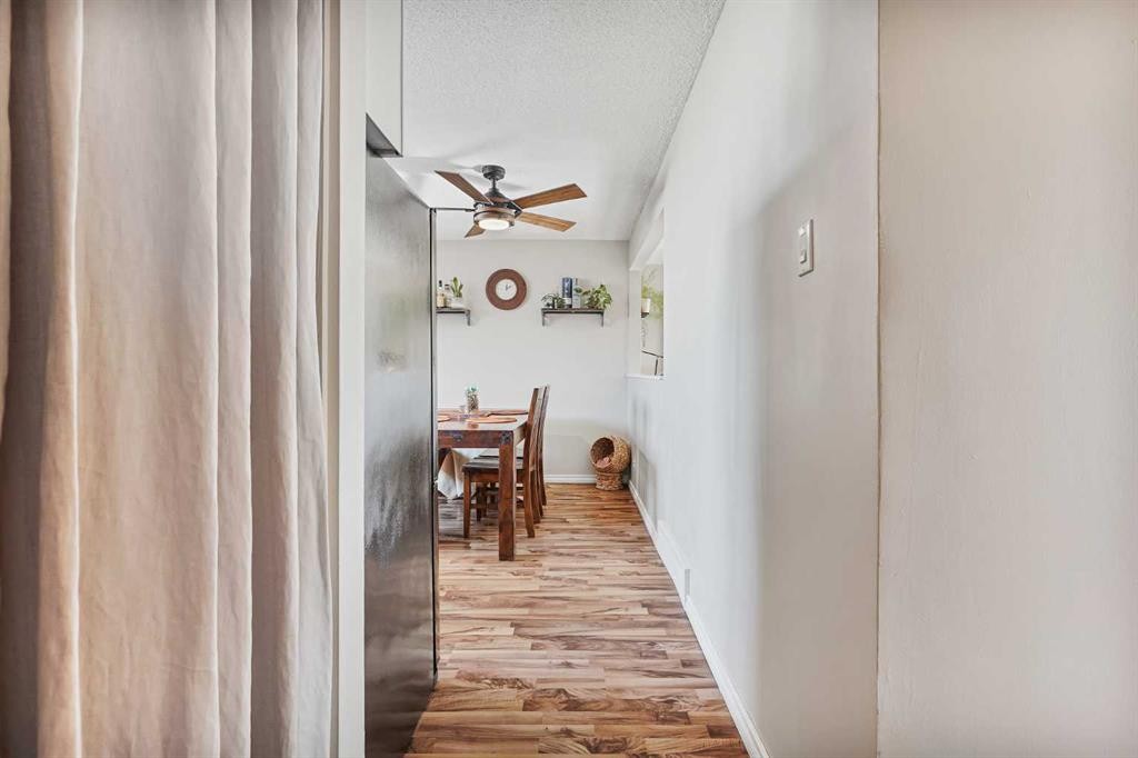 98 Eagle Road North, Lethbridge, AB - Indoor Photo Showing Other Room