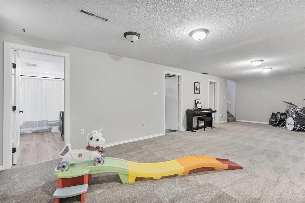 98 Eagle Road North, Lethbridge, AB - Indoor