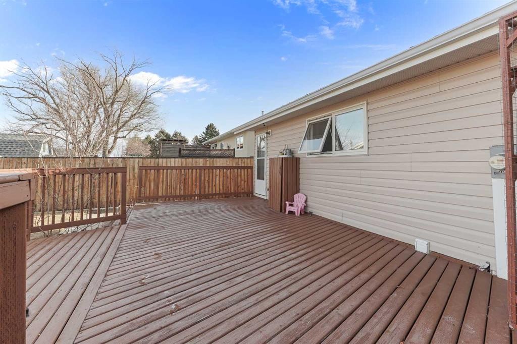 98 Eagle Road North, Lethbridge, AB - Outdoor With Exterior