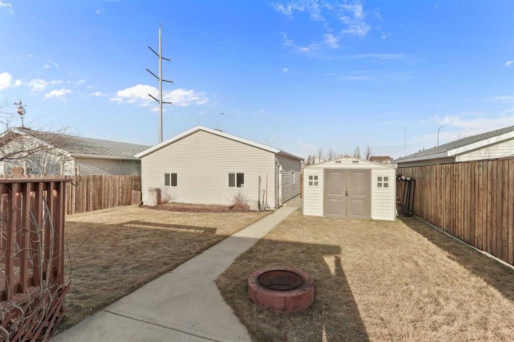 98 Eagle Road North, Lethbridge, AB - Outdoor