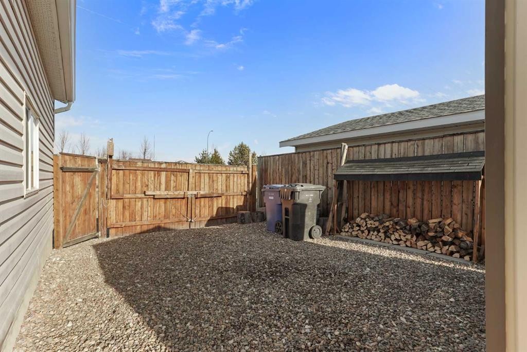 98 Eagle Road North, Lethbridge, AB - Outdoor