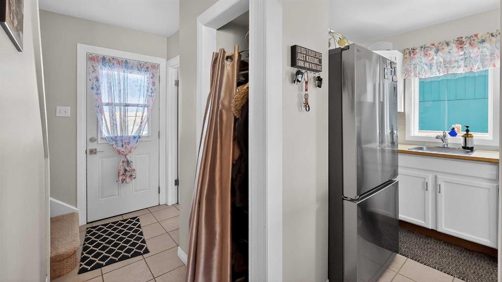 11 Mountain Vista Drive, Hill Spring, AB - Indoor Photo Showing Bathroom