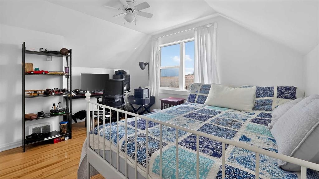 11 Mountain Vista Drive, Hill Spring, AB - Indoor Photo Showing Bedroom