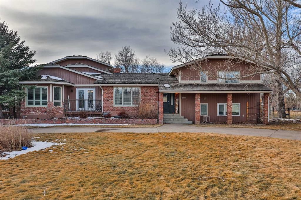 182 S 3 Street E, Magrath, AB - Outdoor With Deck Patio Veranda With Facade