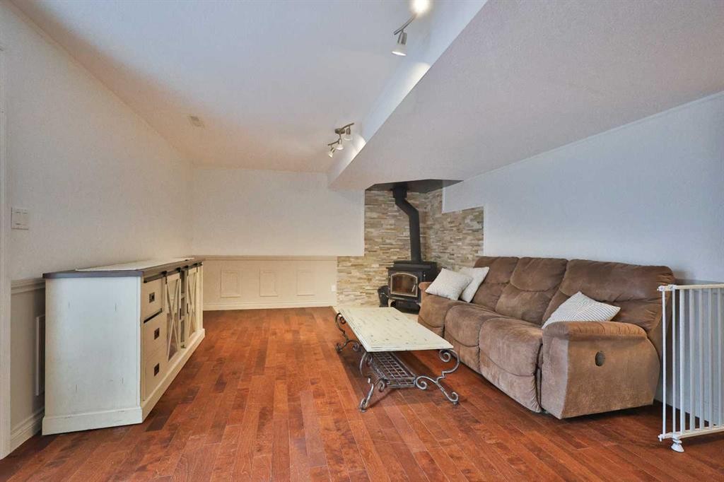 182 S 3 Street E, Magrath, AB - Indoor