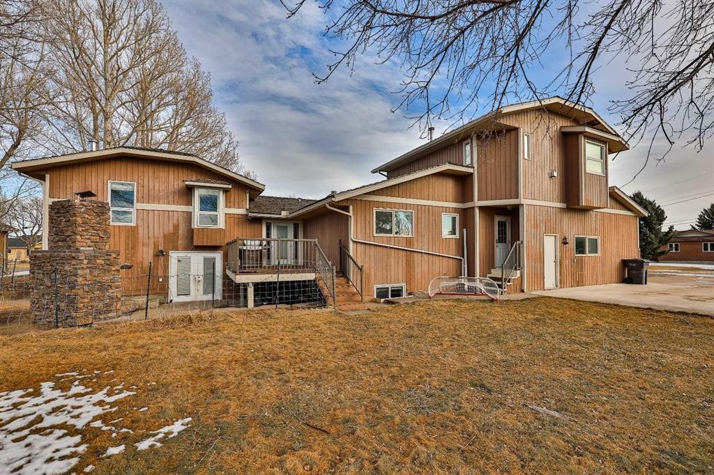 182 S 3 Street E, Magrath, AB - Outdoor With Deck Patio Veranda