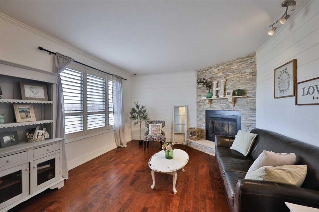 182 S 3 Street E, Magrath, AB - Indoor Photo Showing Living Room With Fireplace