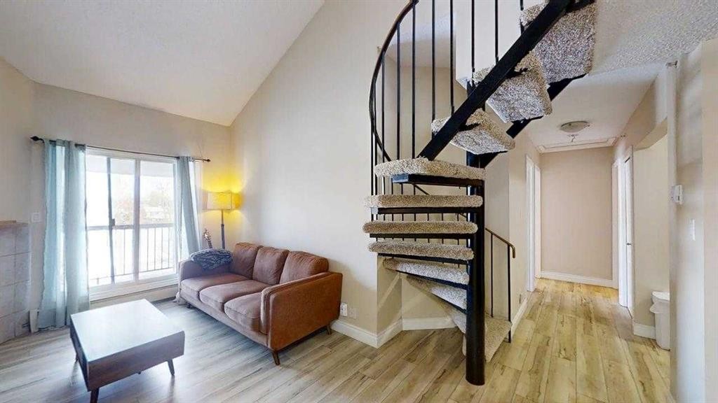 302-4210 20 Avenue South, Lethbridge, AB - Indoor Photo Showing Living Room