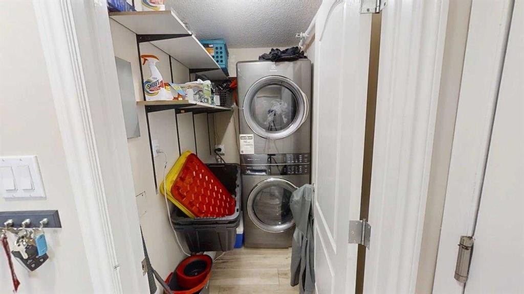 302-4210 20 Avenue South, Lethbridge, AB - Indoor Photo Showing Laundry Room