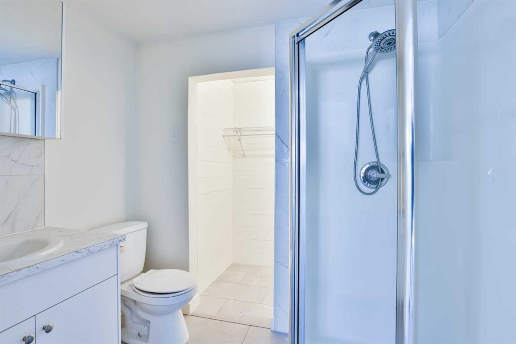 1019 7 Street North, Lethbridge, AB - Indoor Photo Showing Bathroom