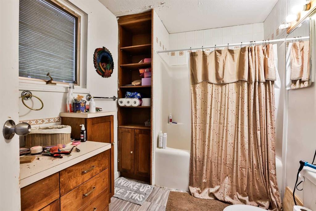 1019 7 Street North, Lethbridge, AB - Indoor Photo Showing Other Room