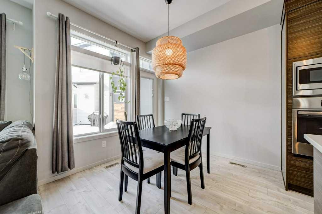 2-458 Highlands Boulevard West, Lethbridge, AB - Indoor Photo Showing Dining Room