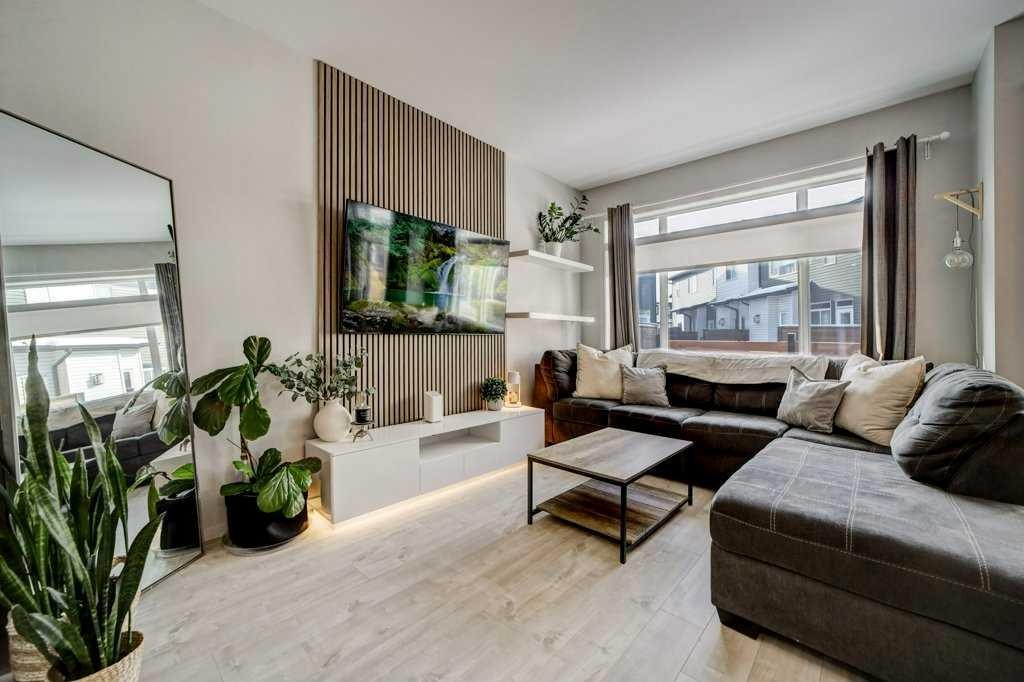 2-458 Highlands Boulevard West, Lethbridge, AB - Indoor Photo Showing Living Room