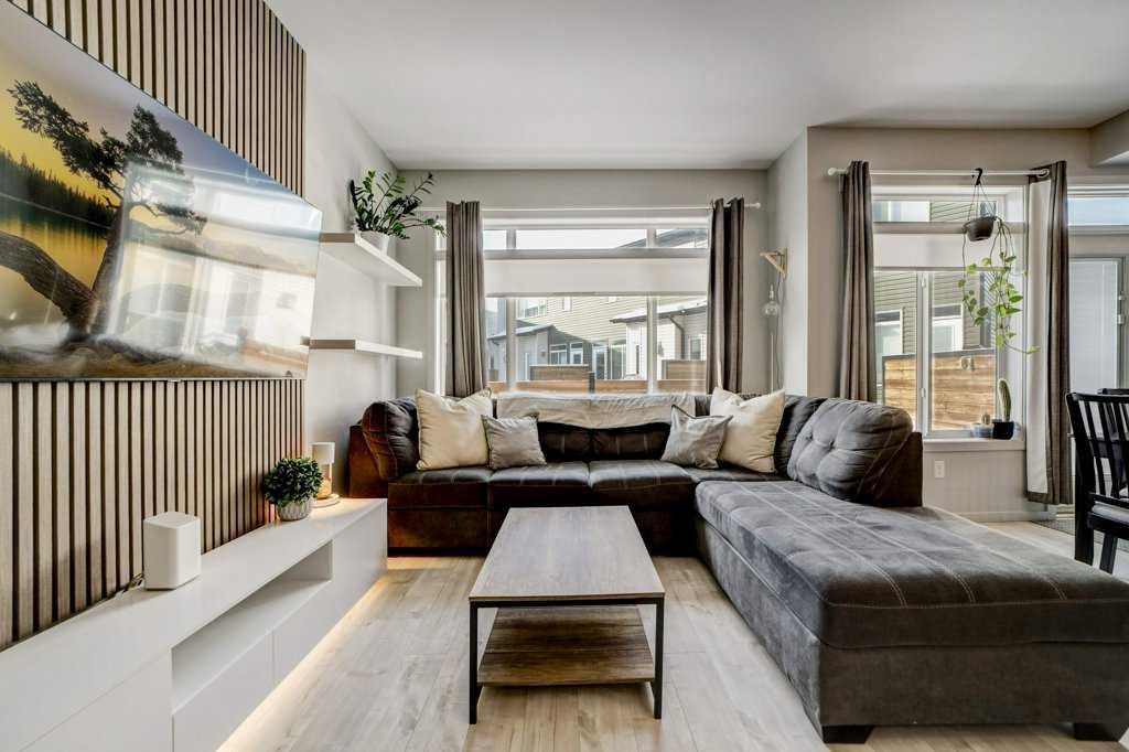 2-458 Highlands Boulevard West, Lethbridge, AB - Indoor Photo Showing Living Room