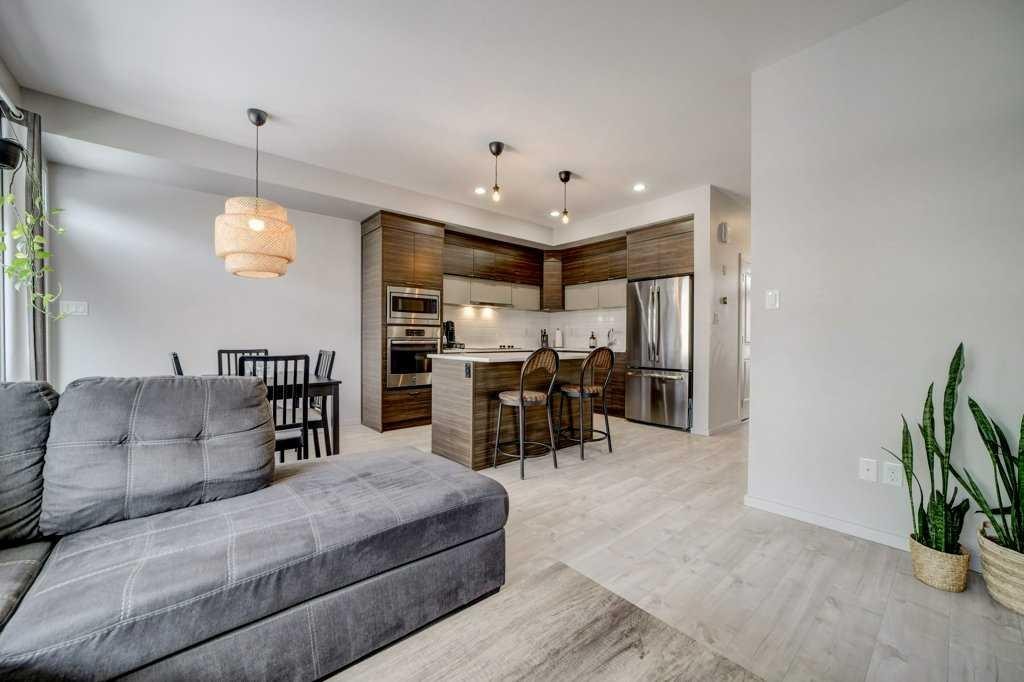 2-458 Highlands Boulevard West, Lethbridge, AB - Indoor Photo Showing Living Room