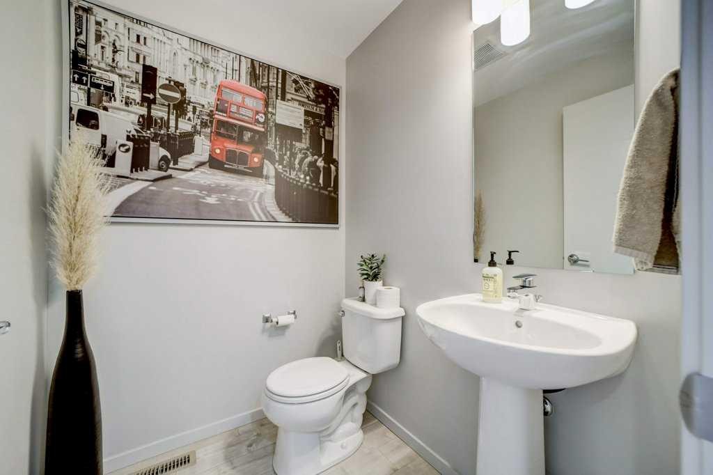 2-458 Highlands Boulevard West, Lethbridge, AB - Indoor Photo Showing Bathroom