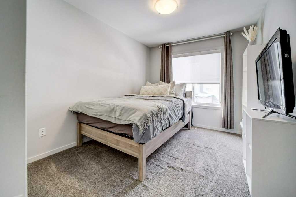 2-458 Highlands Boulevard West, Lethbridge, AB - Indoor Photo Showing Bedroom