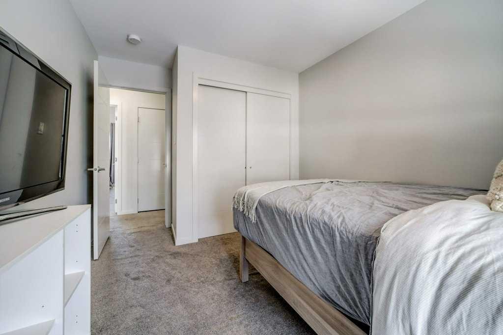 2-458 Highlands Boulevard West, Lethbridge, AB - Indoor Photo Showing Bedroom