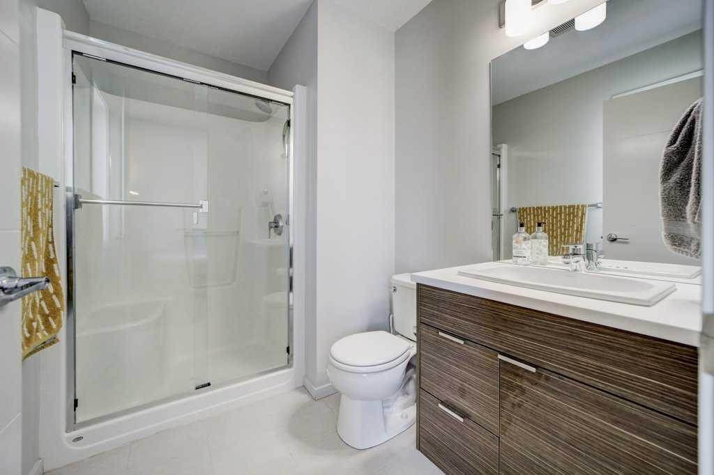 2-458 Highlands Boulevard West, Lethbridge, AB - Indoor Photo Showing Bathroom