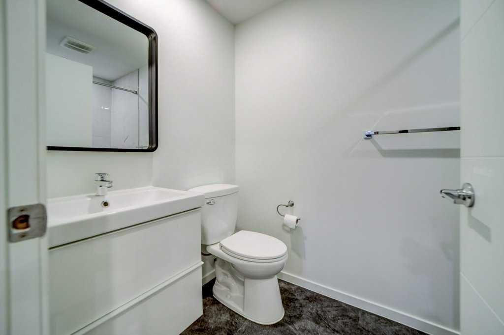 2-458 Highlands Boulevard West, Lethbridge, AB - Indoor Photo Showing Bathroom