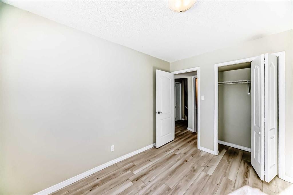 33 Meadowlark Boulevard North, Lethbridge, AB - Indoor Photo Showing Other Room