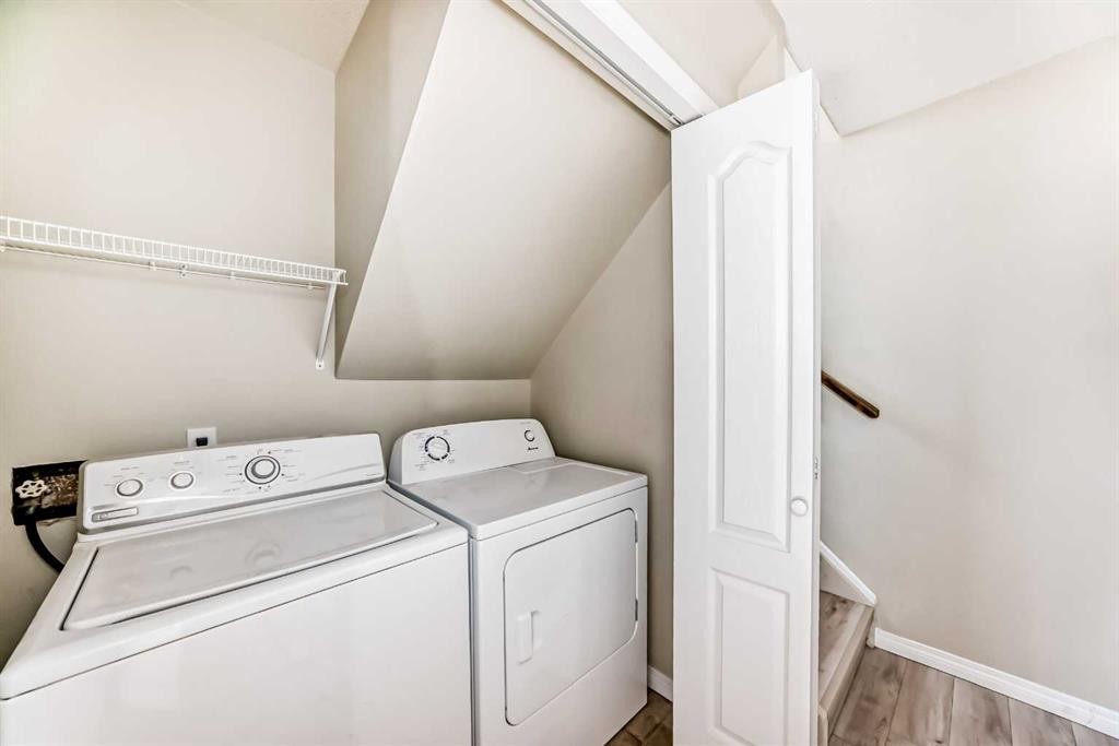 33 Meadowlark Boulevard North, Lethbridge, AB - Indoor Photo Showing Laundry Room